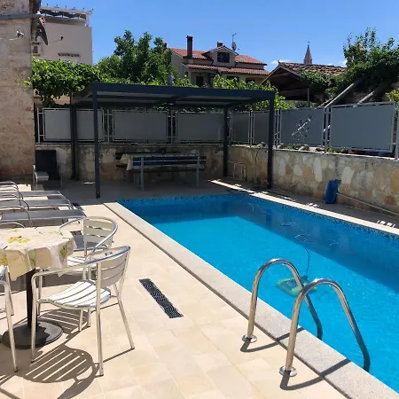 Karina Tar Villa Tar-Vabriga